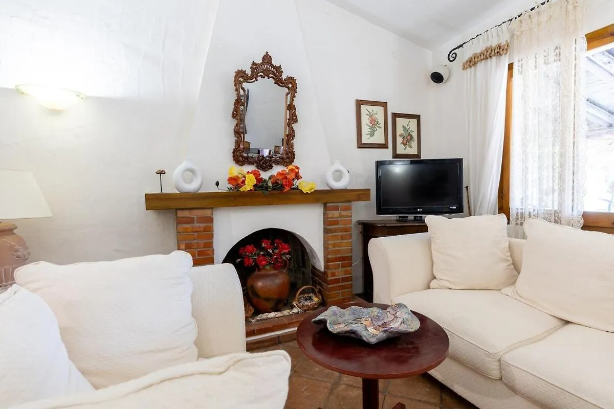 Villa Privata Sulla Spiaggia - 800 Mq Di Giardino Torre delle Stelle Italien